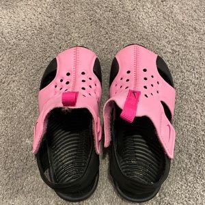 Nike kids water shoes - size 8 - toddler girl (pink)